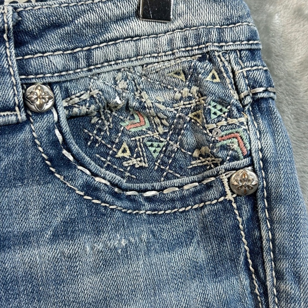 Miss Me Signature Cropped Capri Jean 29 Light Wash Embroider Sequin JE8131C Read - Picture 5 of 15